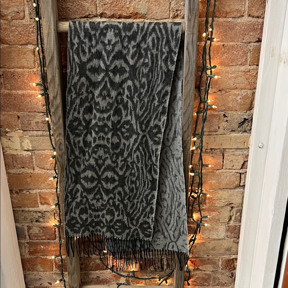 Amicale Silk Black and Gray Patterned Scarf